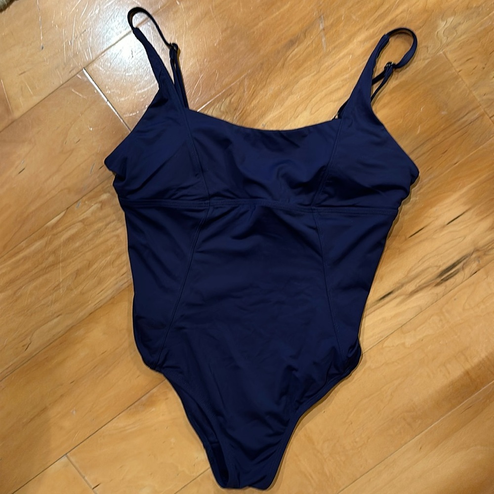 Flattering navy swim suit with adjustable straps and bust pads.